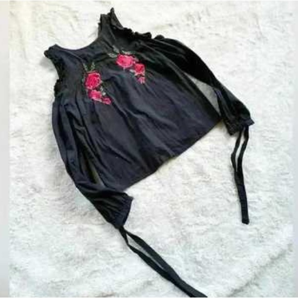 💜 2/$25 DizzyLizzy Medium Black With Roses, Shoulder Cut Outs, & Ties - Picture 8 of 8
